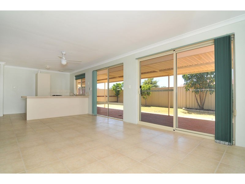 127 Peelwood Parade, Halls Head WA 6210