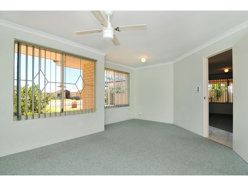 127 Peelwood Parade, Halls Head WA 6210