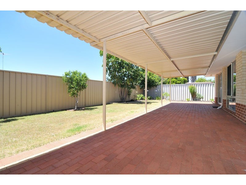 127 Peelwood Parade, Halls Head WA 6210