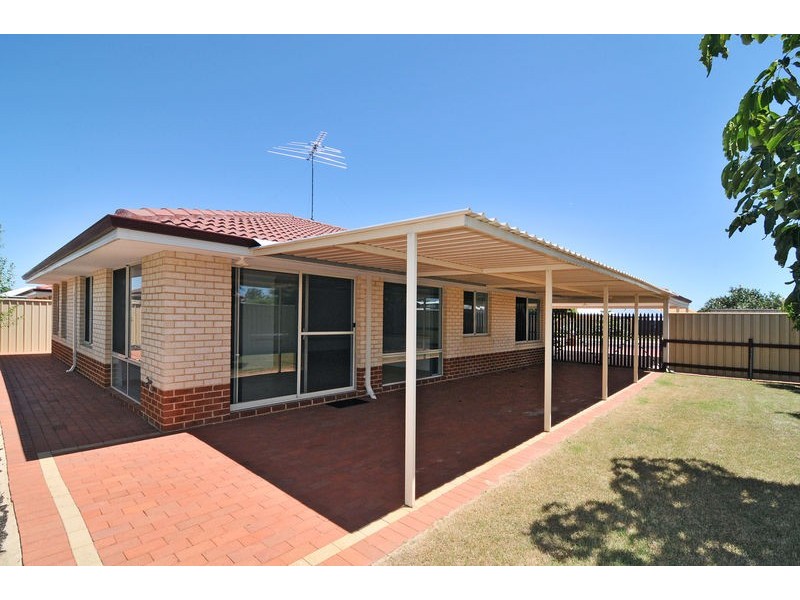 127 Peelwood Parade, Halls Head WA 6210