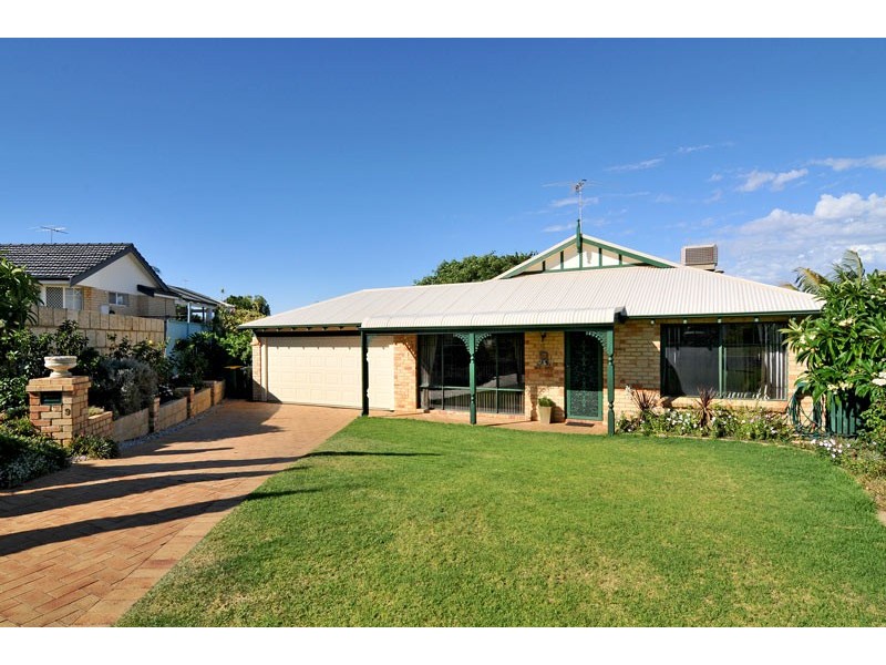 9 Wintersweet Place, Halls Head WA 6210