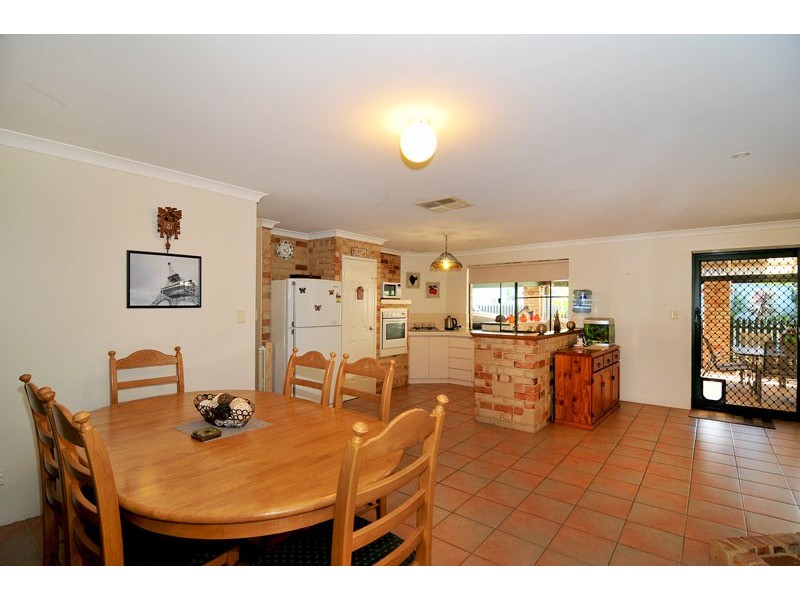 9 Wintersweet Place, Halls Head WA 6210