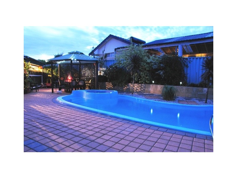 9 Wintersweet Place, Halls Head WA 6210