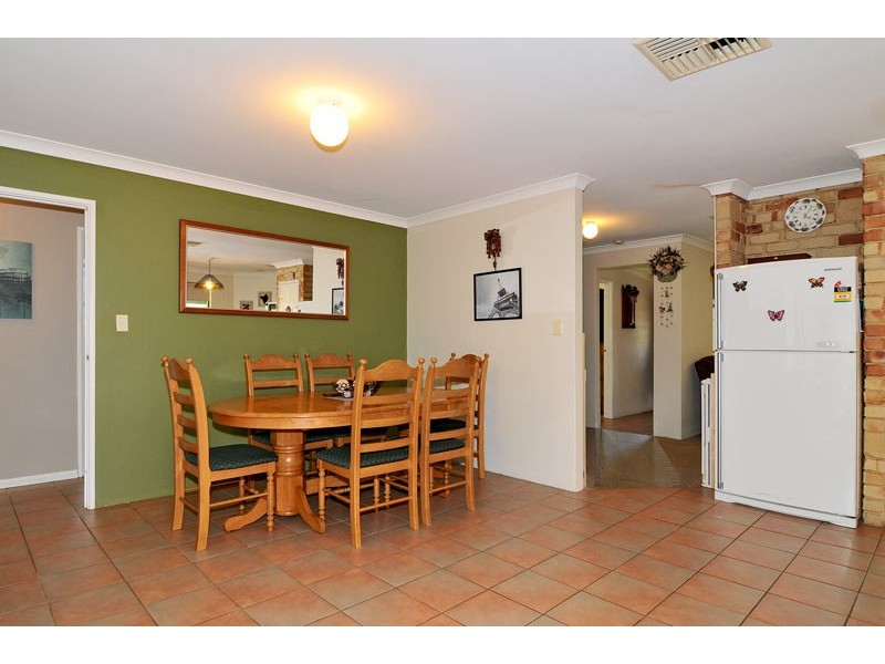 9 Wintersweet Place, Halls Head WA 6210