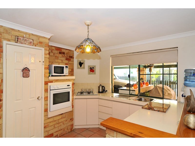 9 Wintersweet Place, Halls Head WA 6210