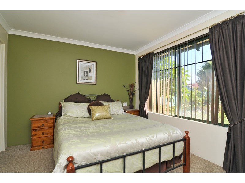 9 Wintersweet Place, Halls Head WA 6210