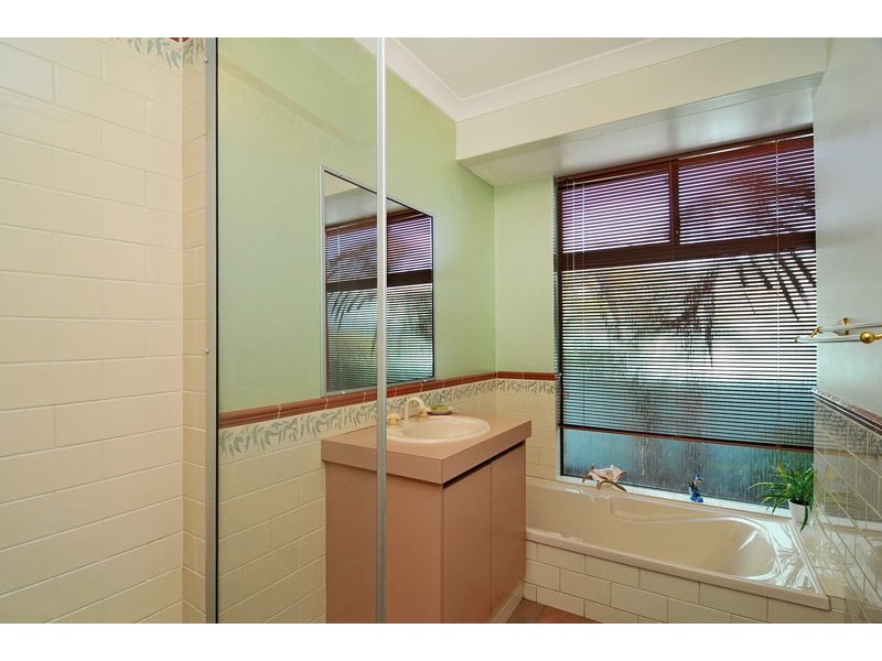 9 Wintersweet Place, Halls Head WA 6210