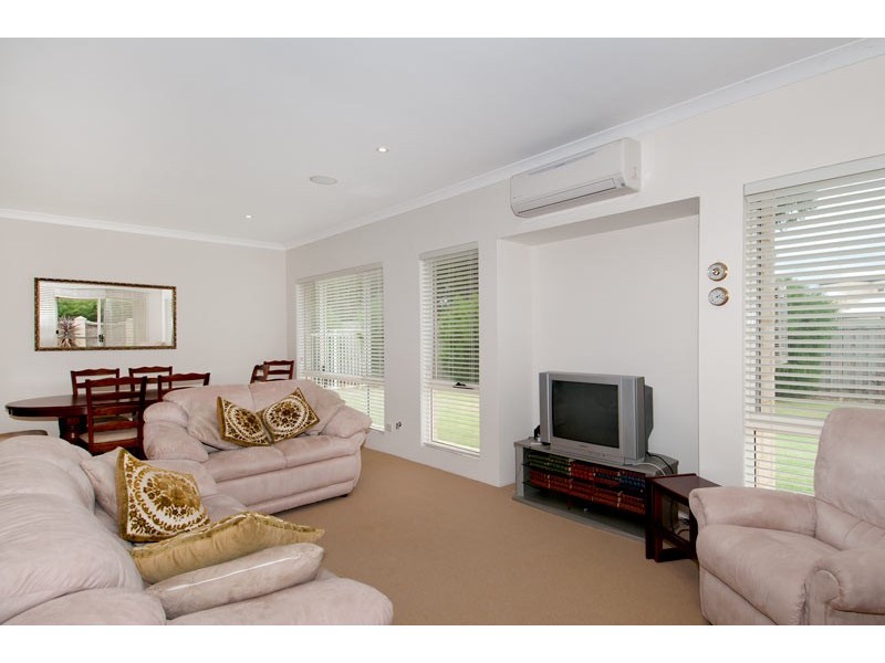 8 Onslow Court, Erskine WA 6210