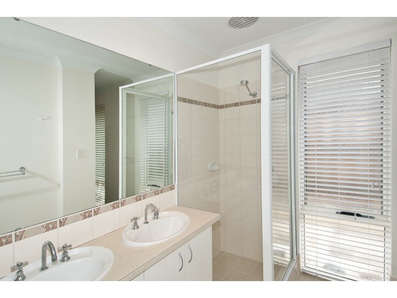 8 Onslow Court, Erskine WA 6210
