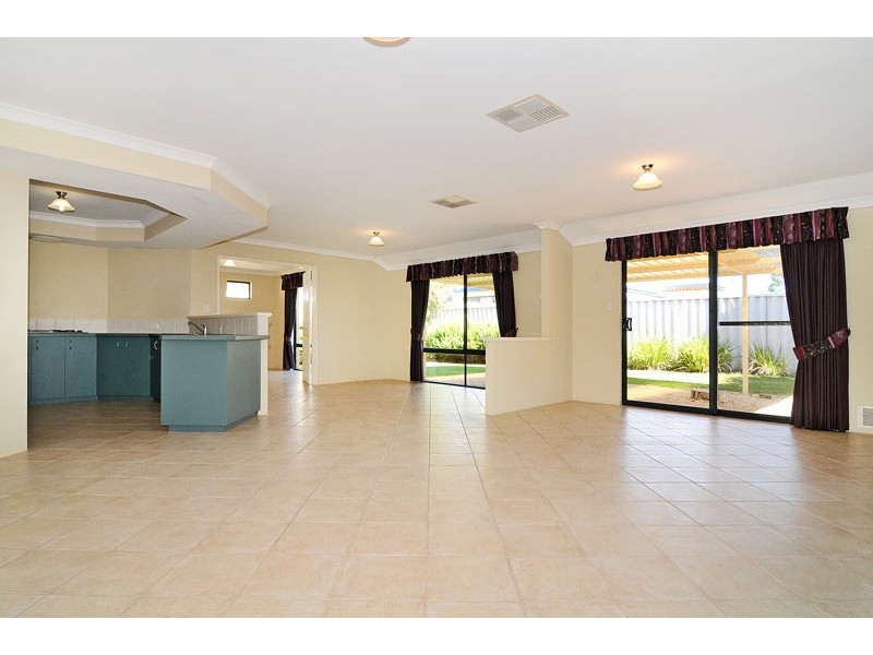 15 Vlamingh Gate, Dudley Park WA 6210