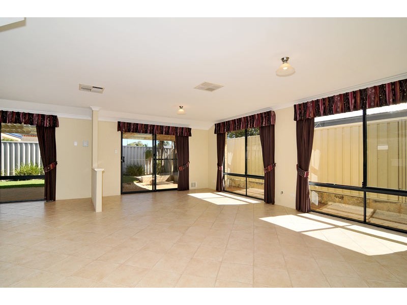 15 Vlamingh Gate, Dudley Park WA 6210