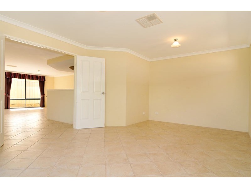 15 Vlamingh Gate, Dudley Park WA 6210