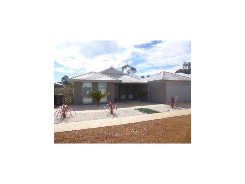 18 Anhinga Trail, Dudley Park WA 6210