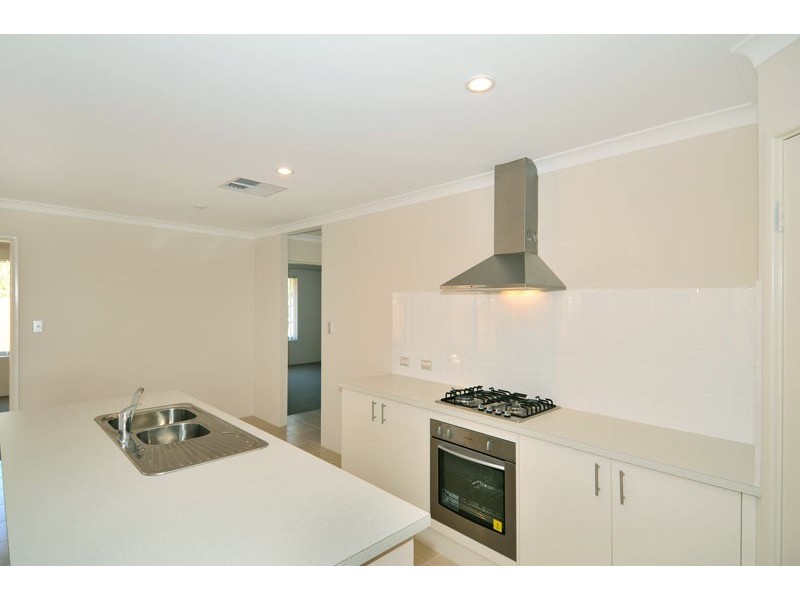 18 Anhinga Trail, Dudley Park WA 6210