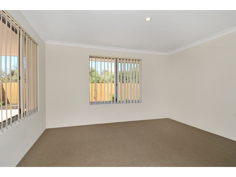 18 Anhinga Trail, Dudley Park WA 6210