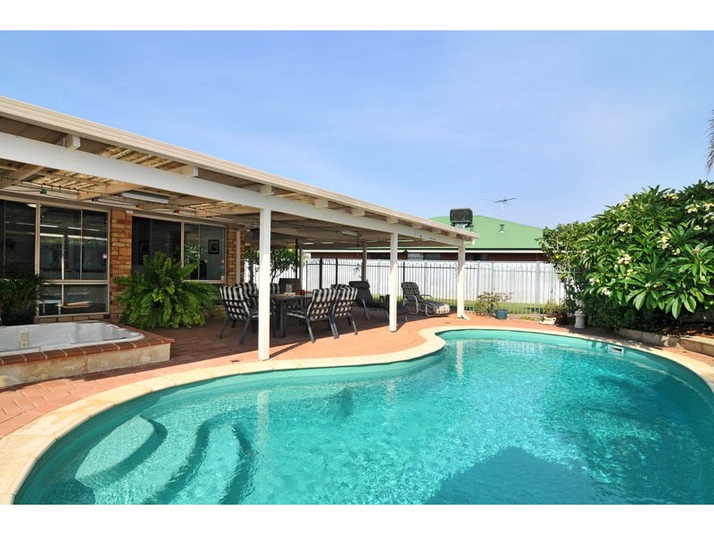 2 Turnberry Close, Meadow Springs WA 6210