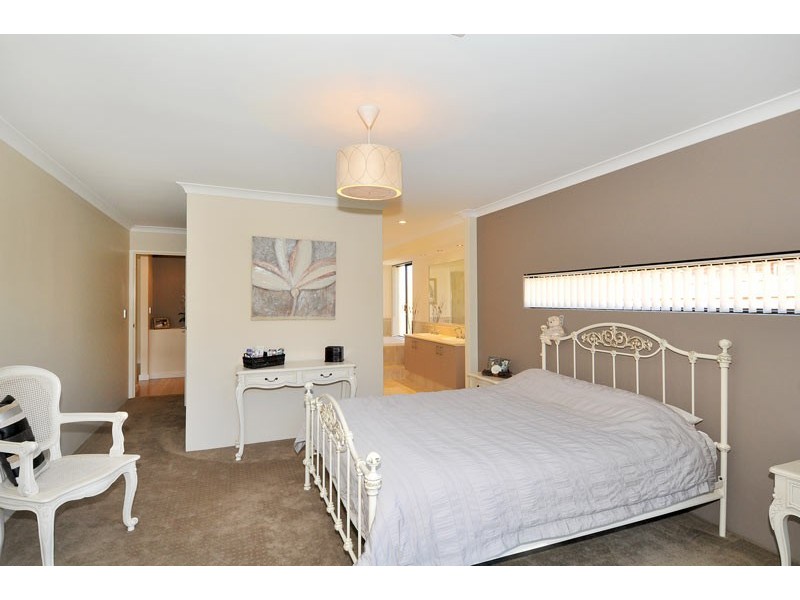 70 Carissa Turn, Halls Head WA 6210