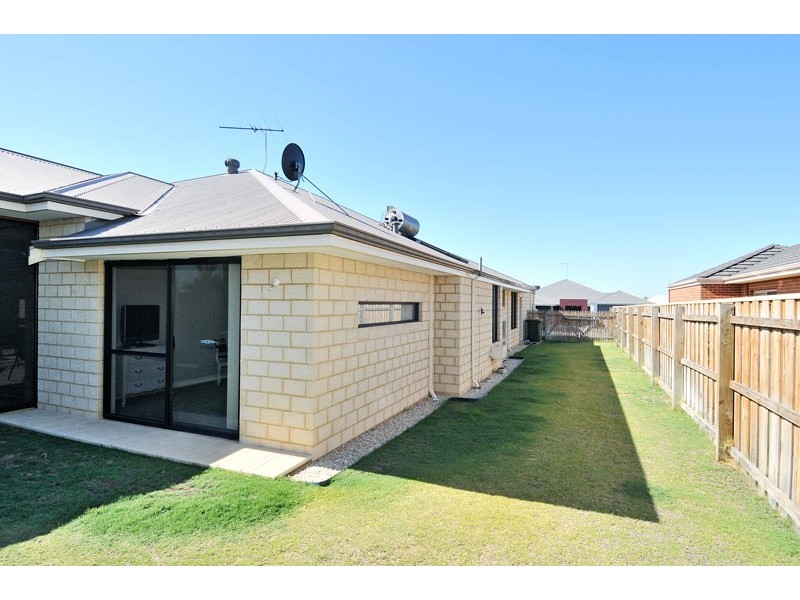 70 Carissa Turn, Halls Head WA 6210