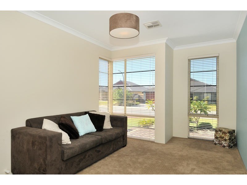 70 Carissa Turn, Halls Head WA 6210