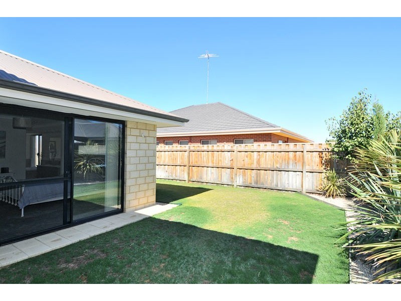 70 Carissa Turn, Halls Head WA 6210