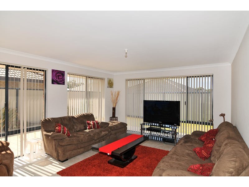 13 Moonbrook Way, Meadow Springs WA 6210