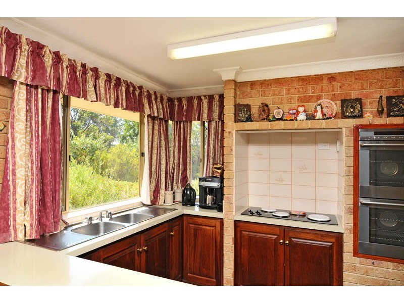 208 Woodland Parade, Stake Hill WA 6181