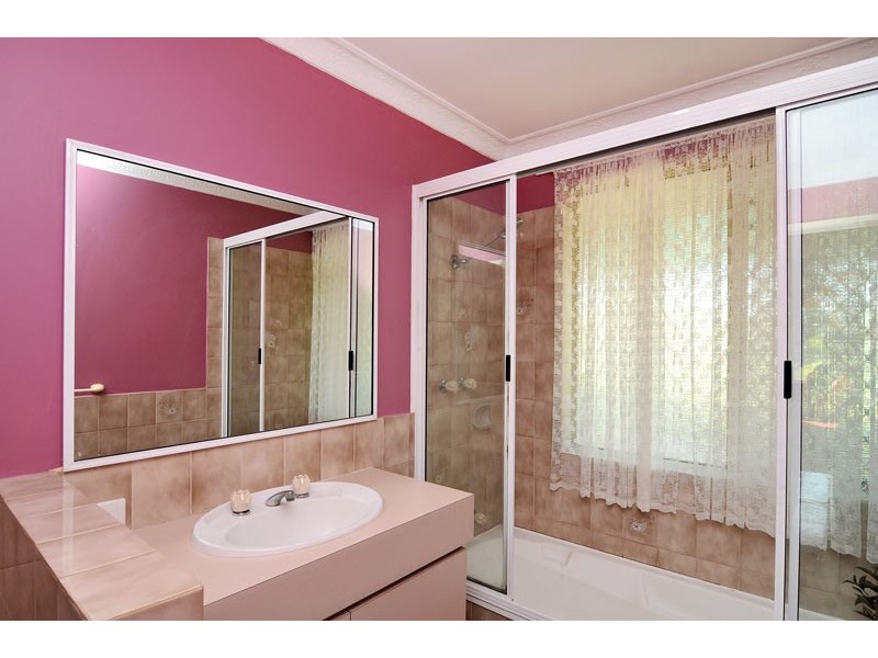 208 Woodland Parade, Stake Hill WA 6181