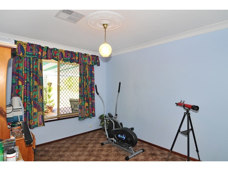 208 Woodland Parade, Stake Hill WA 6181