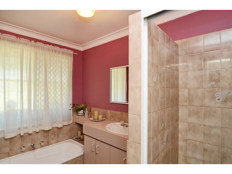 208 Woodland Parade, Stake Hill WA 6181