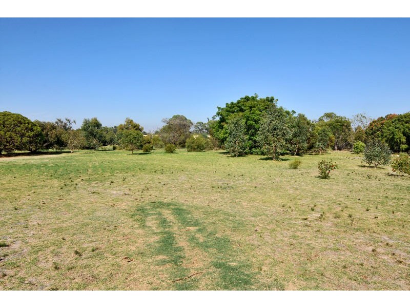 208 Woodland Parade, Stake Hill WA 6181