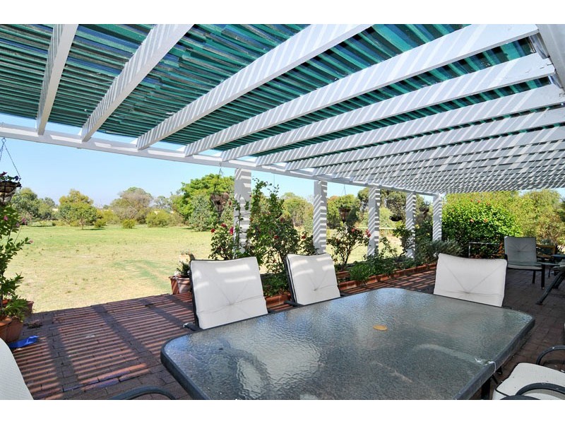 208 Woodland Parade, Stake Hill WA 6181