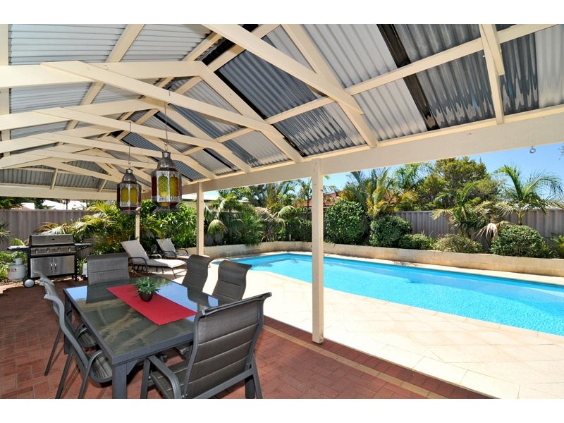 3 Lambourne Place, Halls Head WA 6210