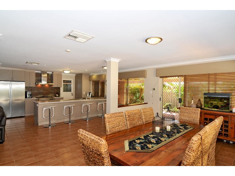 3 Lambourne Place, Halls Head WA 6210