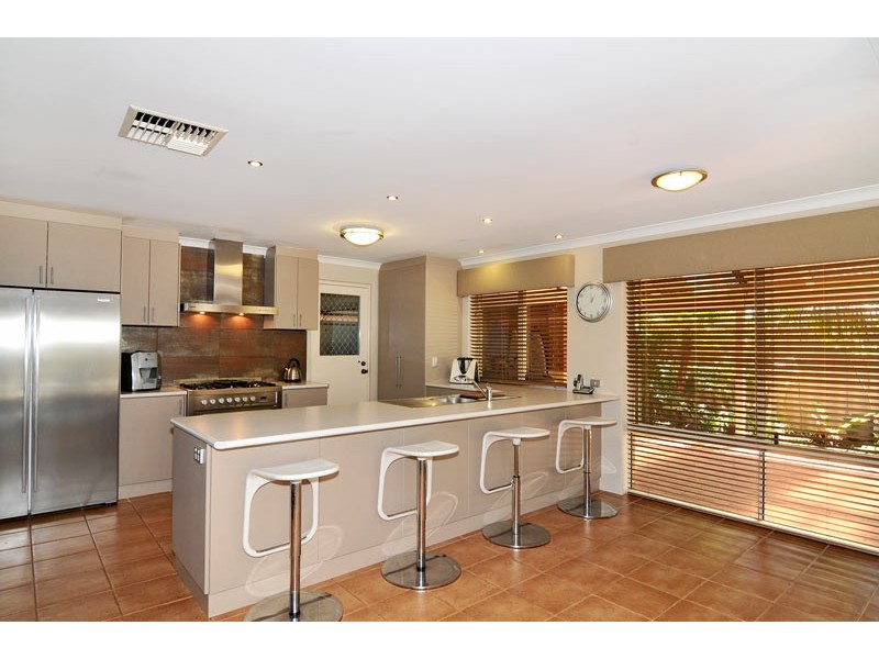 3 Lambourne Place, Halls Head WA 6210