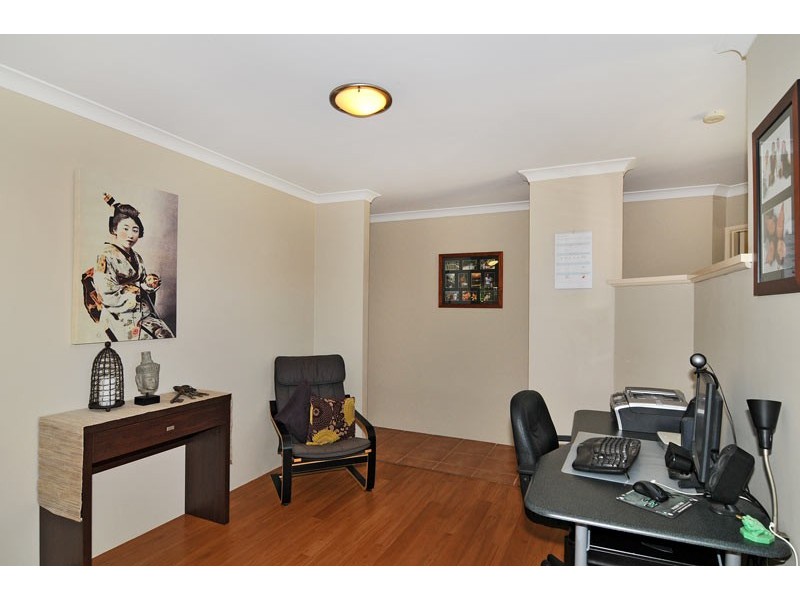 3 Lambourne Place, Halls Head WA 6210