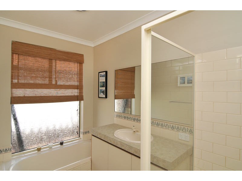 3 Lambourne Place, Halls Head WA 6210