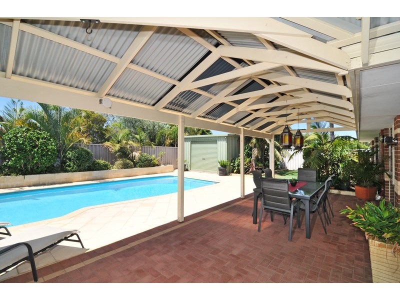 3 Lambourne Place, Halls Head WA 6210