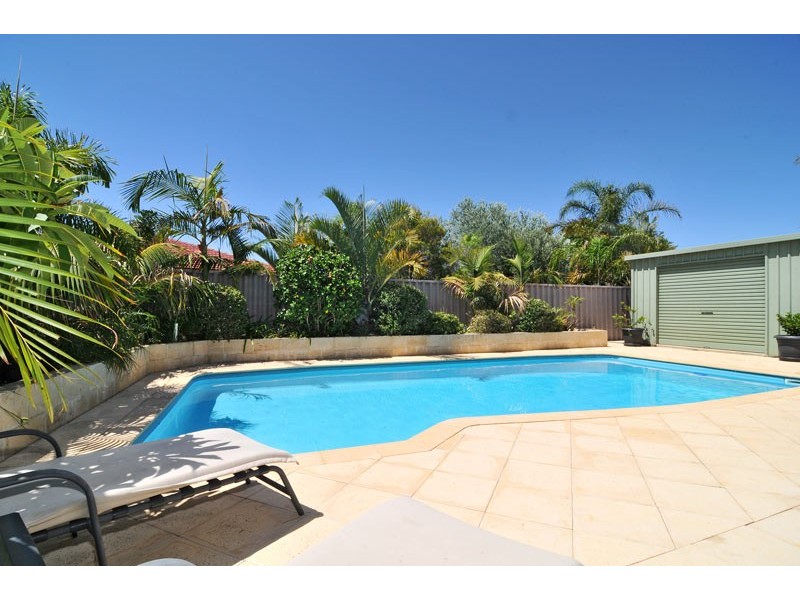 3 Lambourne Place, Halls Head WA 6210