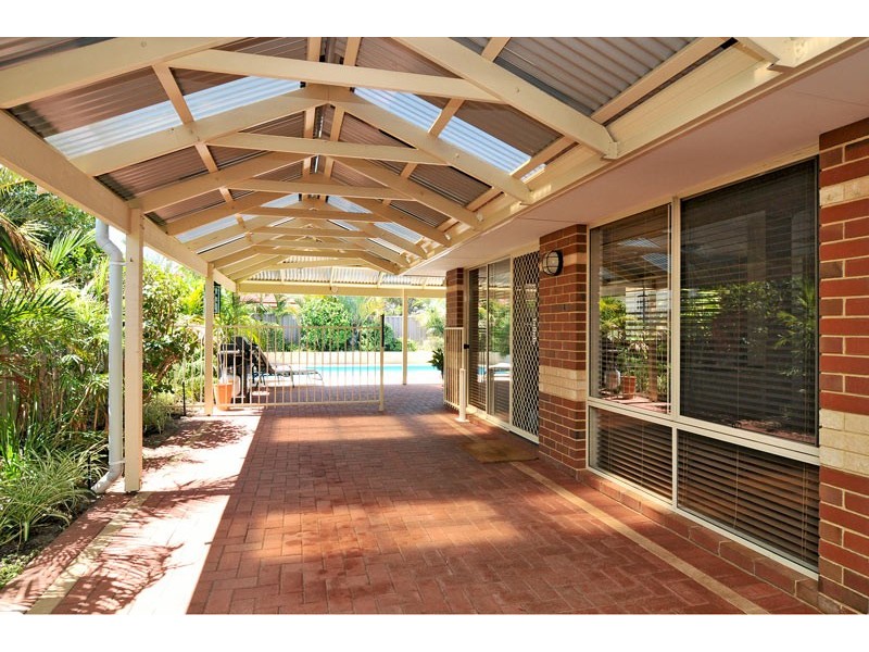 3 Lambourne Place, Halls Head WA 6210