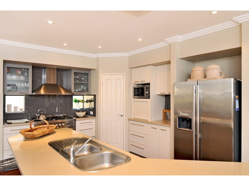 31 Rialto Place, Halls Head WA 6210