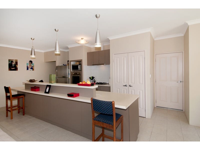 16 Lomatia Ramble, Halls Head WA 6210