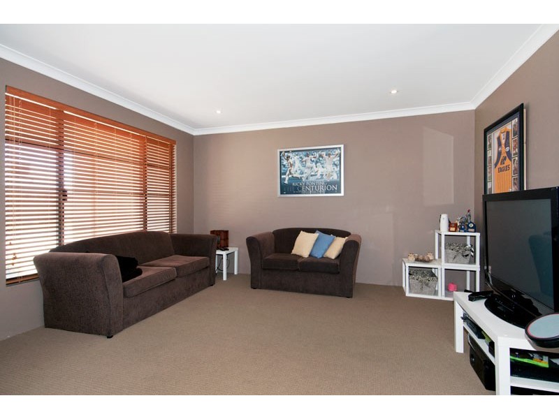 16 Lomatia Ramble, Halls Head WA 6210