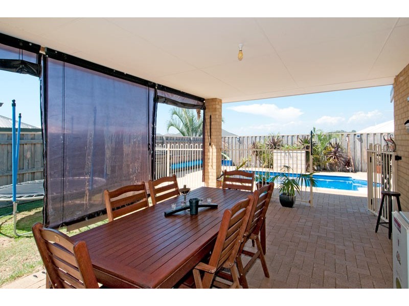 16 Lomatia Ramble, Halls Head WA 6210