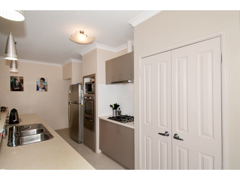 16 Lomatia Ramble, Halls Head WA 6210