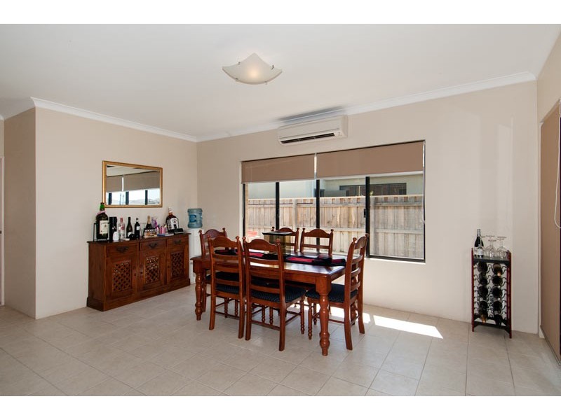 16 Lomatia Ramble, Halls Head WA 6210