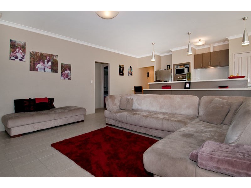 16 Lomatia Ramble, Halls Head WA 6210