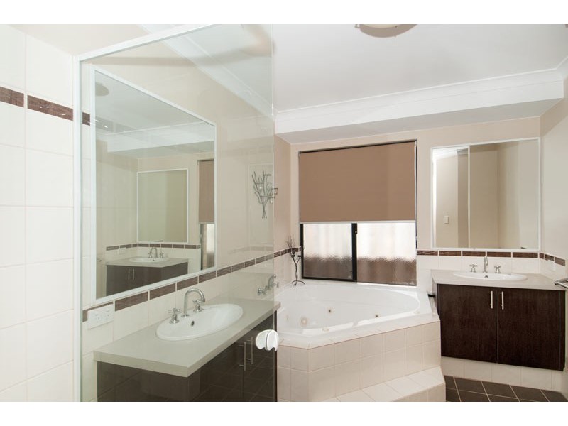 16 Lomatia Ramble, Halls Head WA 6210