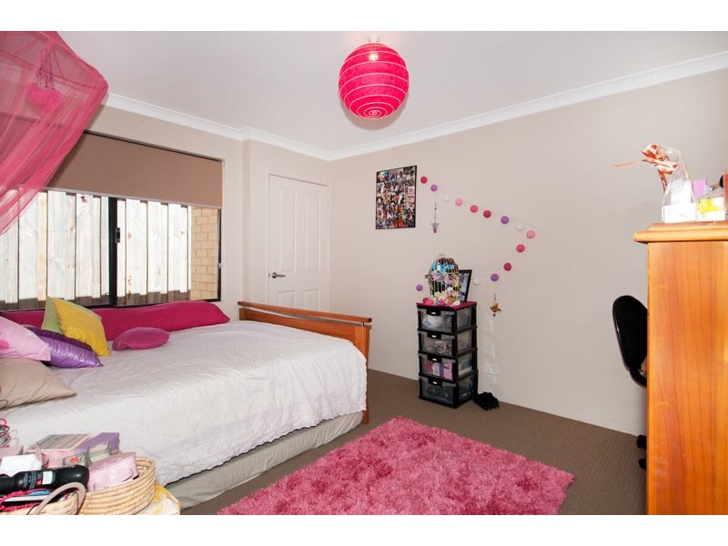 16 Lomatia Ramble, Halls Head WA 6210