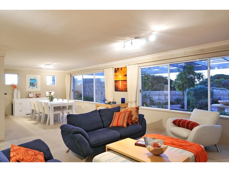 28 Hideaway Cove, Halls Head WA 6210