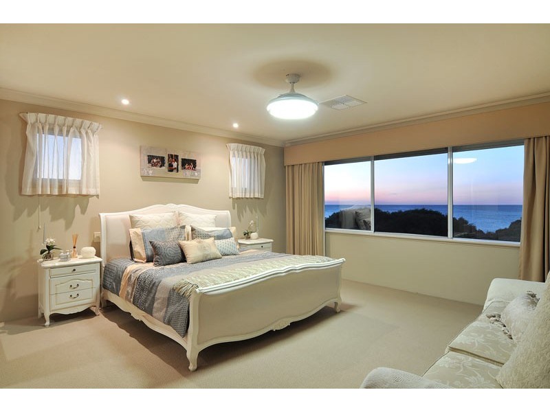 28 Hideaway Cove, Halls Head WA 6210